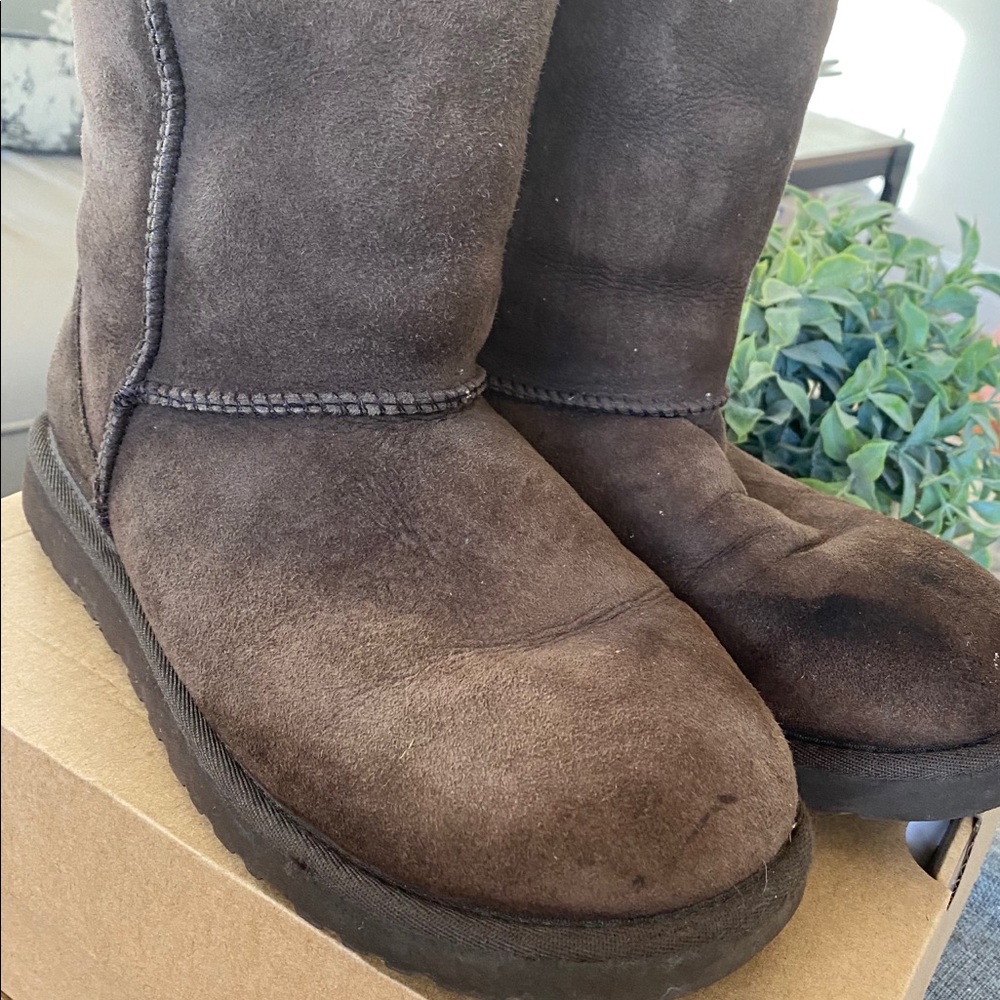 Women’s Classic Short UGG Boots size 8